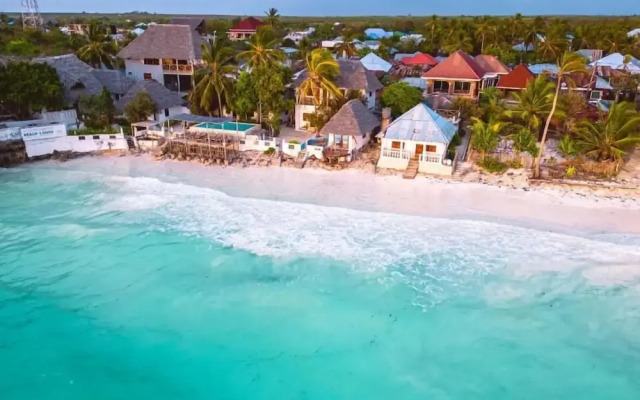 Red Monkey Beach Lodge