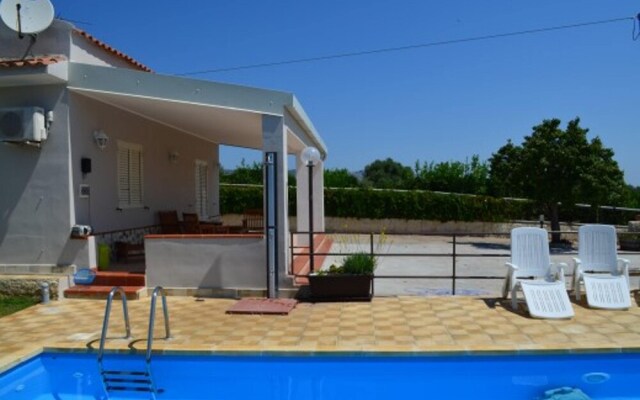 Villa With 2 Bedrooms In Floridia With Private Pool Enclosed Garden And Wifi 12 Km From The Beach