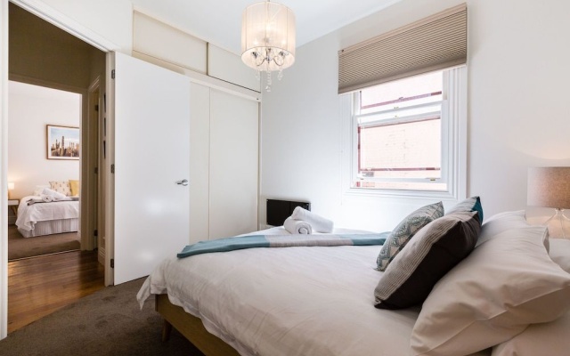 AERIN, 2BDR Melbourne Apartment – Guest Rooms – Melbourne