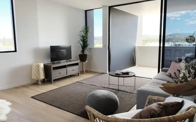 Modern 2 Bedroom Palm Beach Apartment With Ocean Views