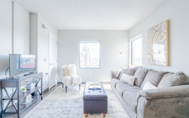 King Bed Free Parking Gym Views