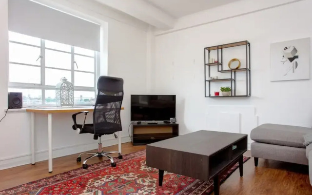 Contemporary 2 Bedroom Flat in Bayswater