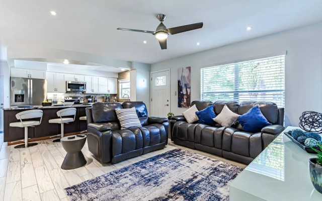 Fruit & Wine Saltwater Pool Home