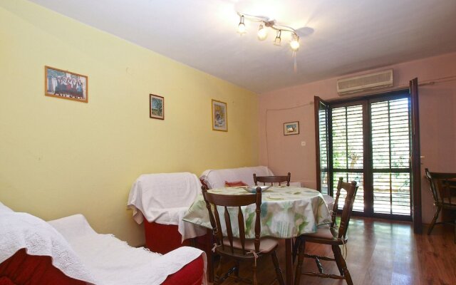 Apartment 949