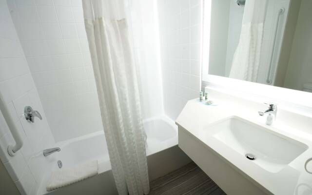 Best Western Paramus Hotel & Suites