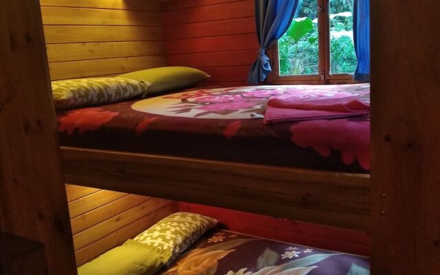 Hosteria La Roulotte Mindo