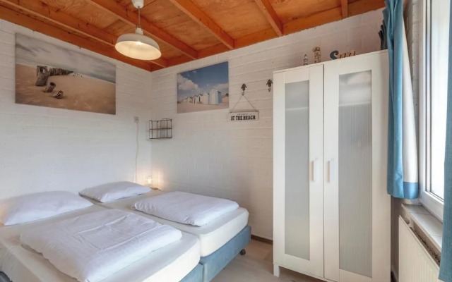 Bungalow in Callantsoog Near Sandy Beach