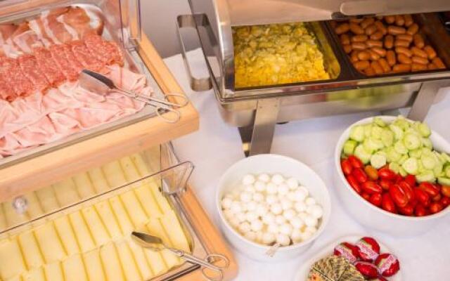 Los Nidos Holiday Resort Bungalows