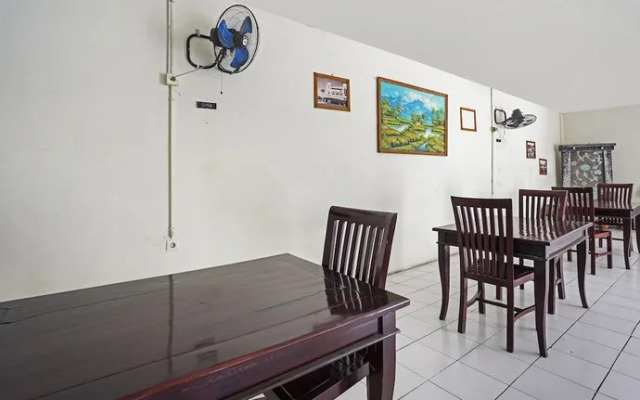 OYO 91035 De Ritz Residence