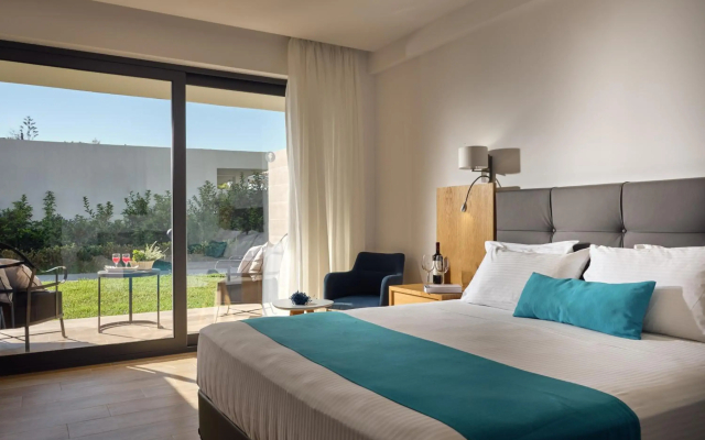 Cavo Orient Beach Hotel