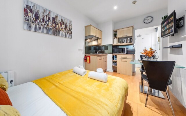 Serviced Studio Flat in Paddington London W2