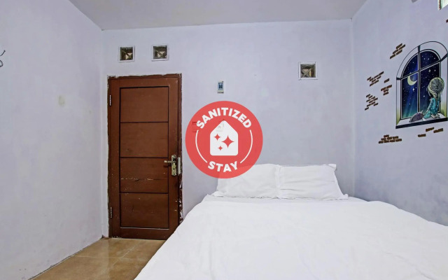 SPOT ON 91506 Guest House Putri Raja