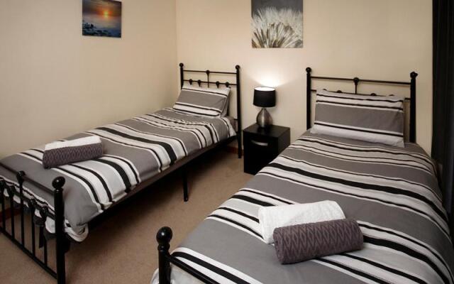 Luxury 2 Bedroom Semi detached House with parking