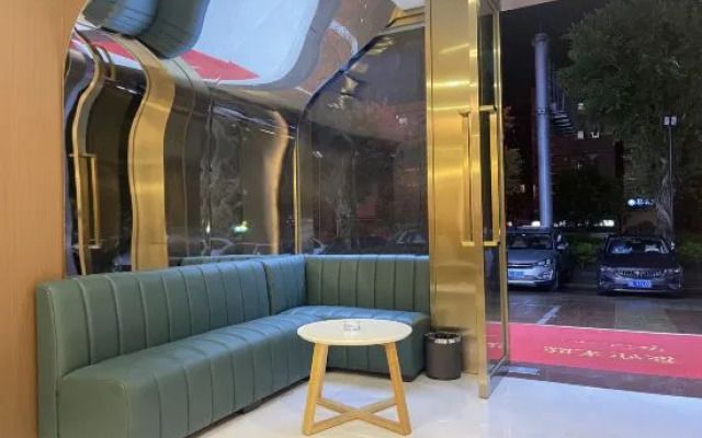 Xinwangxuan Hotel (Huizhou South High-speed Railway Station)