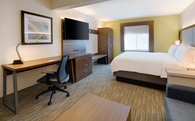 Holiday Inn Express & Suites Bradley Airport by IHG