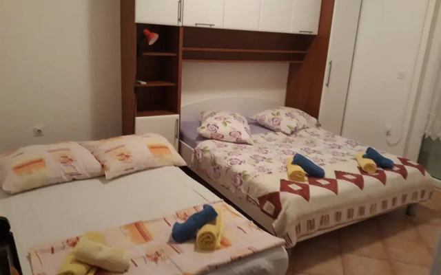 Charming Palit Kroatien Holiday House With Garden