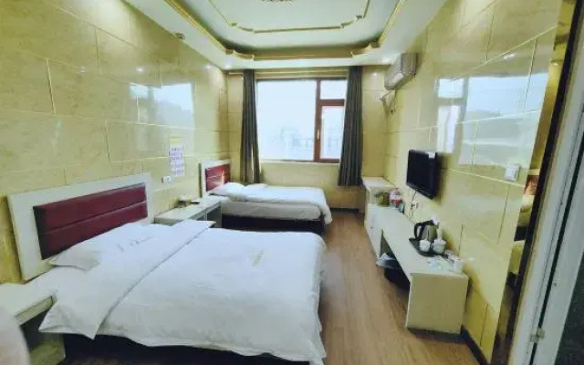 Fengqiu Xunjie Business Hotel