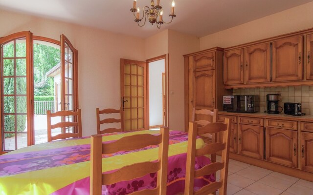 Beautiful Villa with Private Garden in Pineuilh Aquitaine