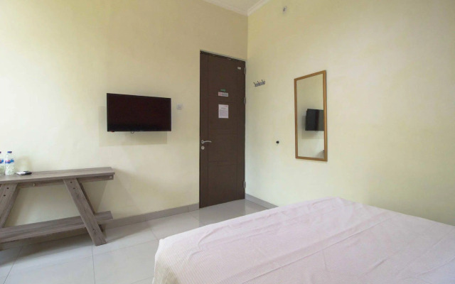 RedDoorz near masjid Agung Surabaya