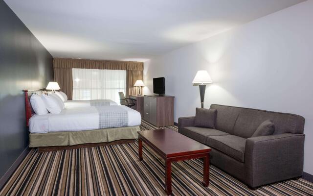 Super 8 by Wyndham Downtown Toronto