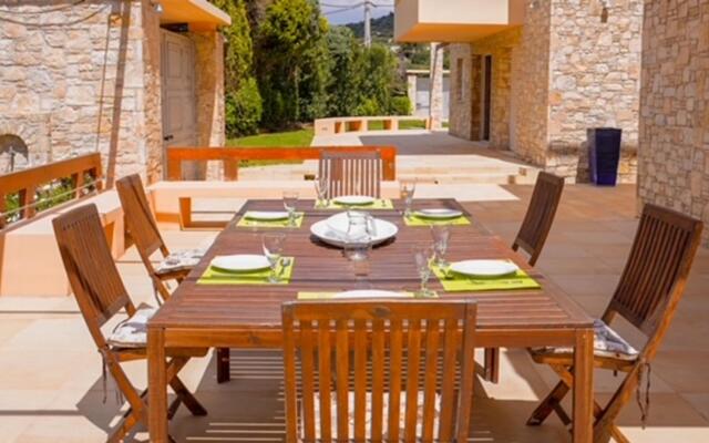 Deluxe Villa w/ Pool 5 bdrm