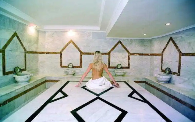 Mesut Hotel Family