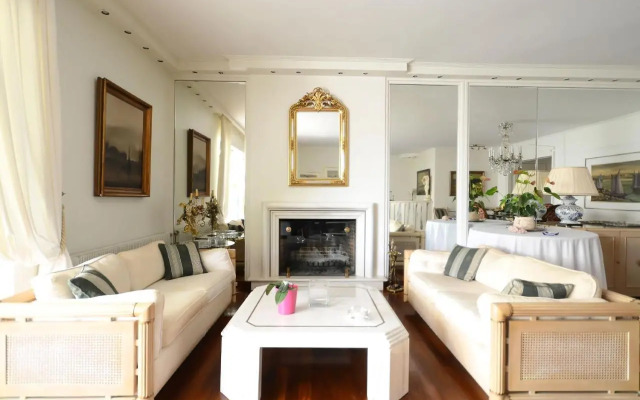 Luxury Apartment Demokratias