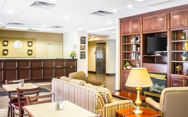 Comfort Inn & Suites East Hartford - Hartford