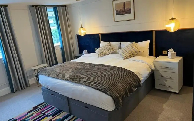 Three Falcons Hotel
