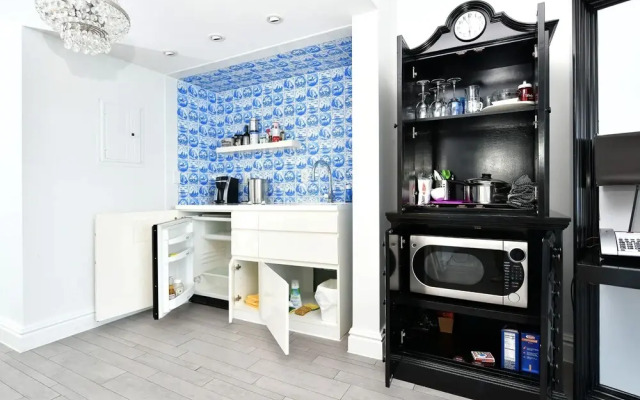 Miami World Rental - Mondrian 608