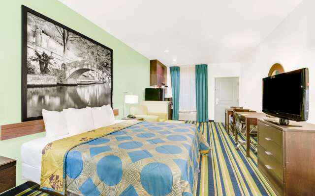 Super 8 by Wyndham Cotulla TX