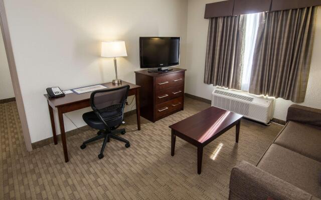 Best Western Plus Pembina Inn & Suites