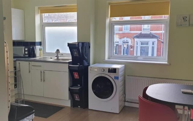 Swindon Old Town Duplex - Entercloud9sa