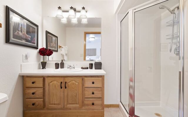 Parkside Gardens | Shady Private Yard W/ Hot Tub!