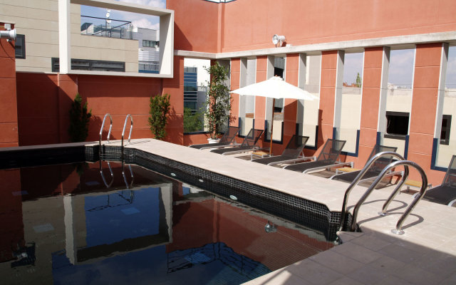 Eco Alcala Suites