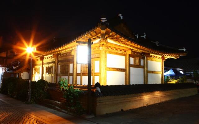 Jeonju Hanok Maeul Sukbak Hyangchon