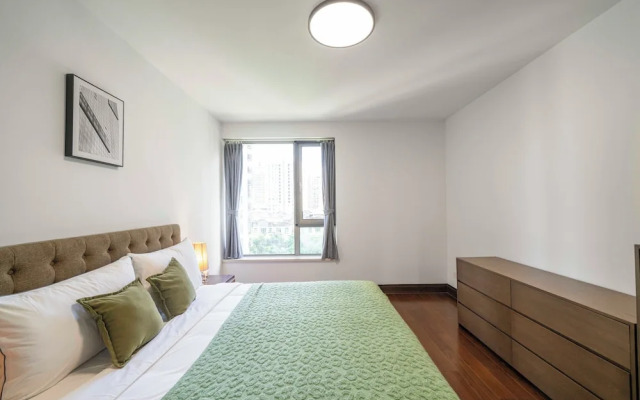 Tyms Premium 3BR 2BA Apt Walk to Metro