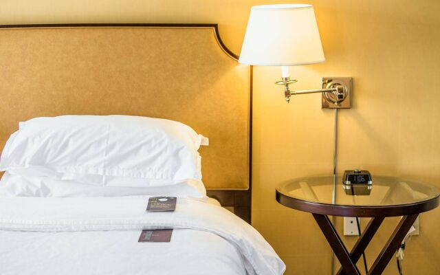 Sheraton Eatontown Hotel