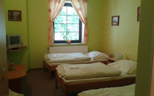 Pension No 30 And Restaurant In Chaloupky