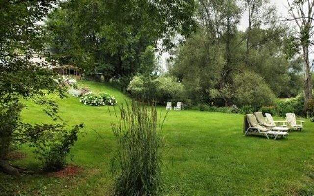 Les Caprices De Victoria