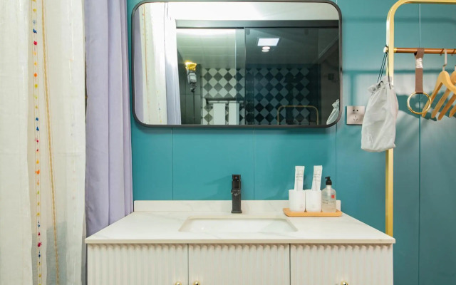 Locals Apartment House 42