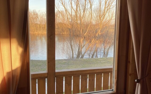 Chata pri Jazere 1 - Lake Side Cottage