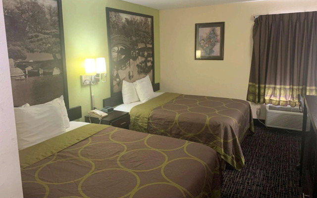 Super 8 by Wyndham Galesburg