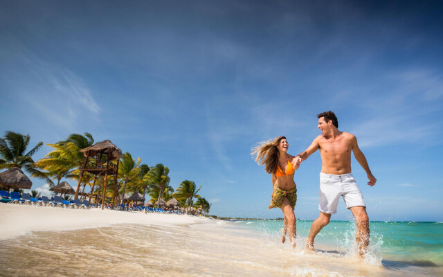 BlueBay Grand Esmeralda All Inclusive