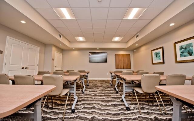 Staybridge Suites Houston - Humble Beltway 8 E by IHG