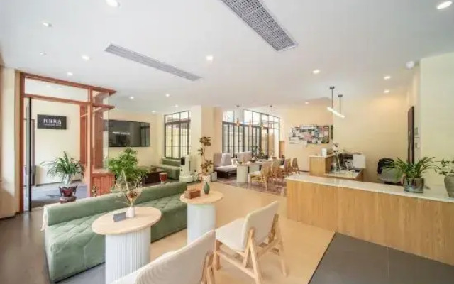 Wadang Washe Travel Hotel (Jiuzhaigou Branch)