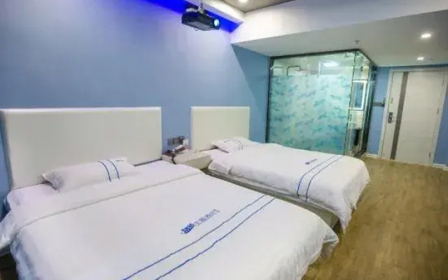 Blue Whale Hotel
