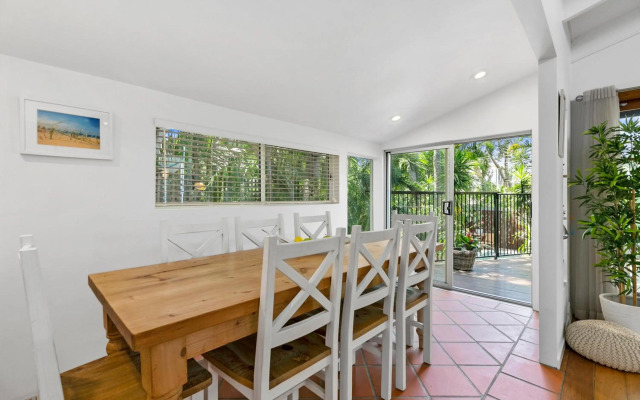 Tranquil & tropical, Sunshine Beach