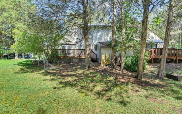 Pet-friendly Charlotte Home w/ Deck Near Uptown!