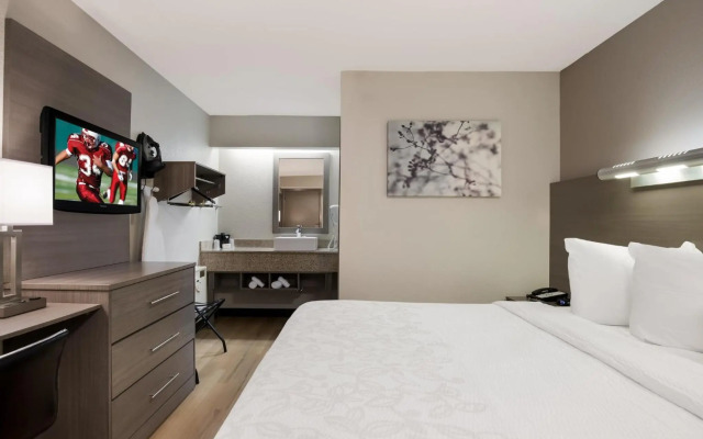 Red Roof Inn PLUS+ Chicago - Naperville